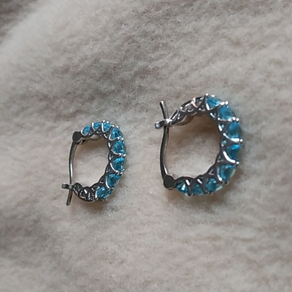 ⬇️(D17) 18k white gold plated,2 CT blue topaz Swarovski crystals - Picture 3 of 3